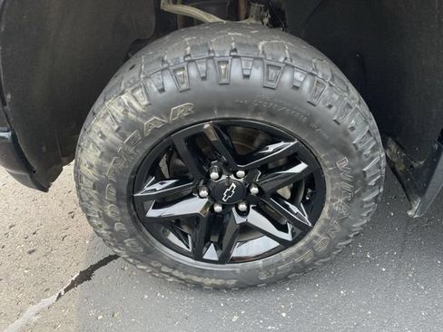 Used 2021 Chevrolet Silverado 1500 Custom Trail Boss w/ LPO, Dark Essentials Package AWD/4WD image 31