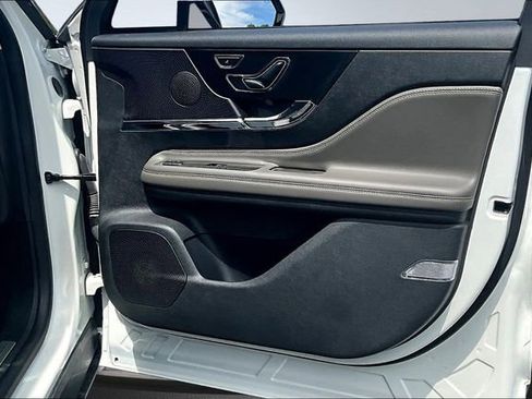 Used 2023 Lincoln Corsair AWD image 26