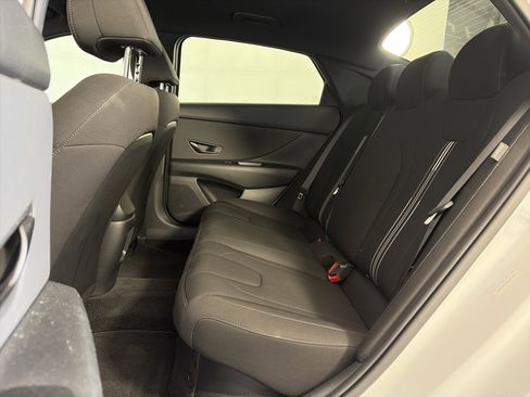 Certified 2025 Hyundai Elantra SEL FWD image 7