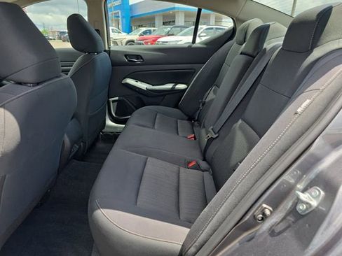 Used 2025 Nissan Altima 2.5 SV FWD image 11