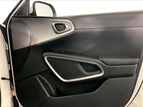 Used 2023 Kia Soul LX image 25