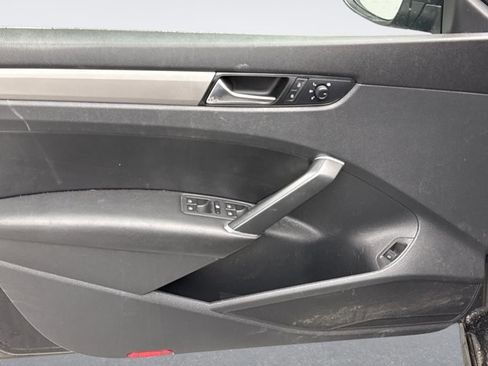 Used 2021 Volkswagen Passat 2.0T SE image 7