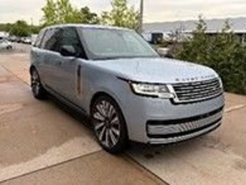 Used 2024 Land Rover Range Rover SV AWD/4WD image 3