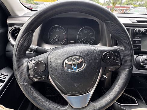 Used 2017 Toyota RAV4 LE w/ All Weather Liner Package AWD/4WD image 20