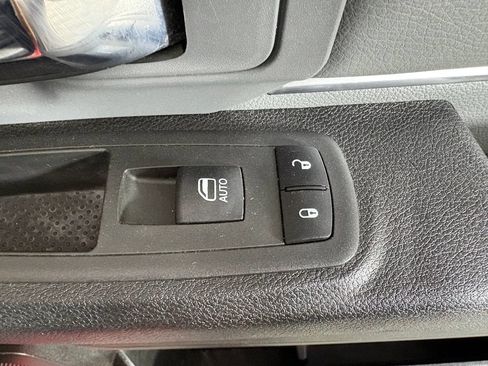 Used 2022 RAM 1500 Classic SLT RWD image 31