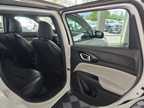 Used 2025 Jeep Compass Limited AWD/4WD image 38