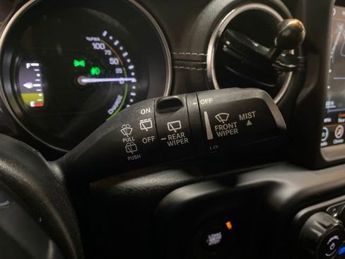 Used 2022 Jeep Wrangler Unlimited Sahara AWD/4WD image 40