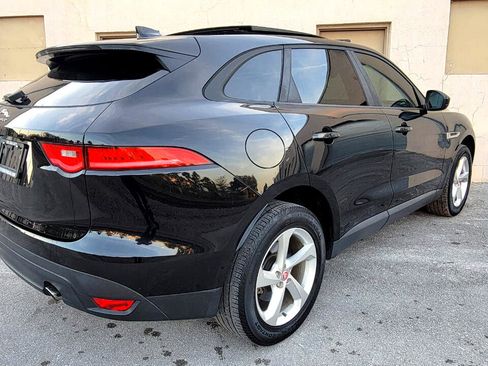 Used 2018 Jaguar F-PACE Premium image 2