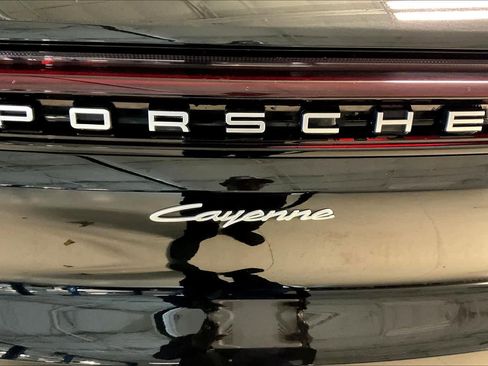 Used 2024 Porsche Cayenne image 30