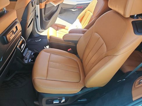 Used 2022 BMW X7 xDrive40i w/ Premium Package AWD/4WD image 24
