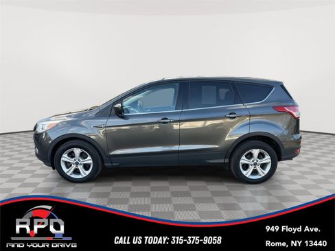 Used 2015 Ford Escape SE image 2