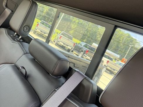 Used 2023 GMC Sierra 1500 Denali w/ Technology Package AWD/4WD image 18
