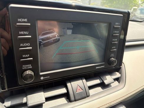 Used 2021 Toyota RAV4 XLE AWD/4WD image 18