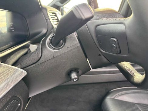 Certified 2024 Jeep Wagoneer L Series III w/ Flexible Seating Group image 27