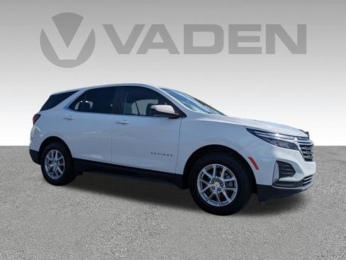 Used 2023 Chevrolet Equinox LT w/ Driver Convenience Package image 3