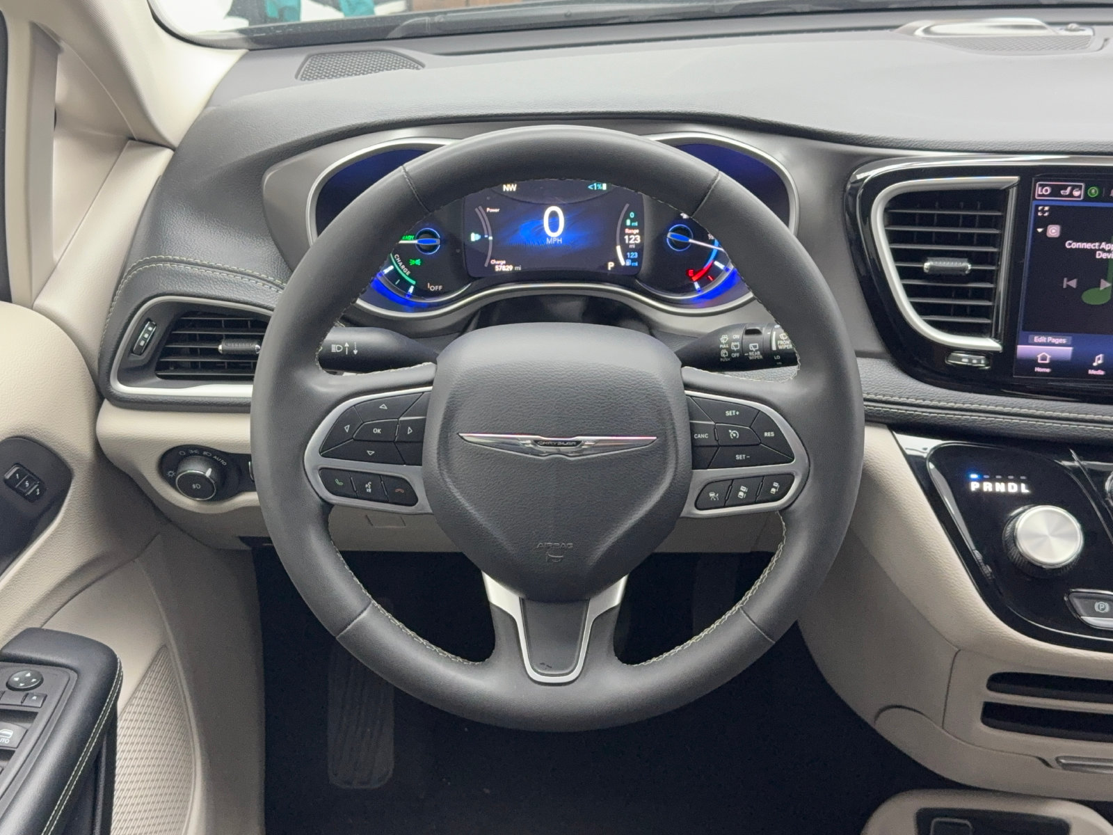 Used 2023 Chrysler Pacifica Touring-L FWD image 37