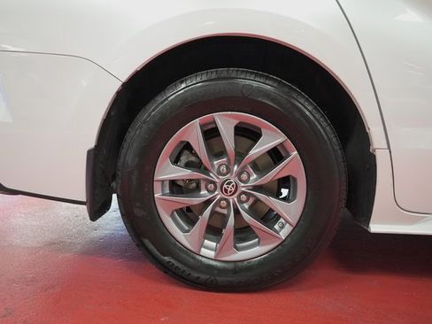 Used 2023 Toyota Sienna XLE w/ XLE Plus Package image 29