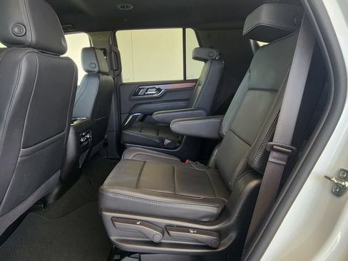 Used 2025 GMC Yukon Denali RWD image 17