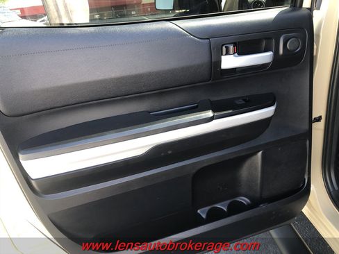 Used 2019 Toyota Tundra SR5 w/ SR5 Upgrade Package AWD/4WD image 17