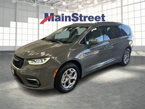 Used 2021 Chrysler Pacifica Limited w/ Premium & Safety Sphere Group AWD/4WD image 1