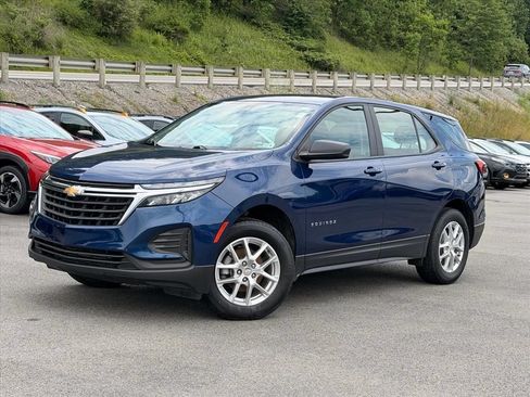 Used 2023 Chevrolet Equinox LS AWD/4WD image 2