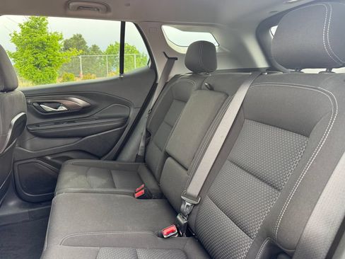 Used 2024 GMC Terrain SLE AWD/4WD image 8