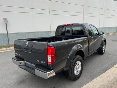 Used 2012 Nissan Frontier SV image 3