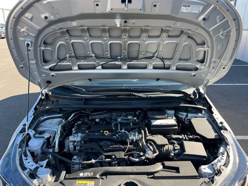 Used 2025 Toyota Corolla LE image 32