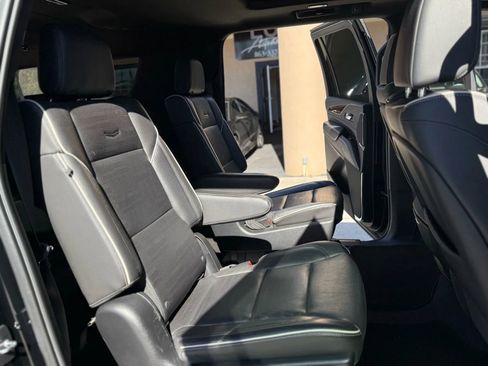 Used 2021 Cadillac Escalade ESV Premium Luxury image 20