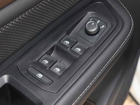 Used 2025 Volkswagen Atlas SE image 20