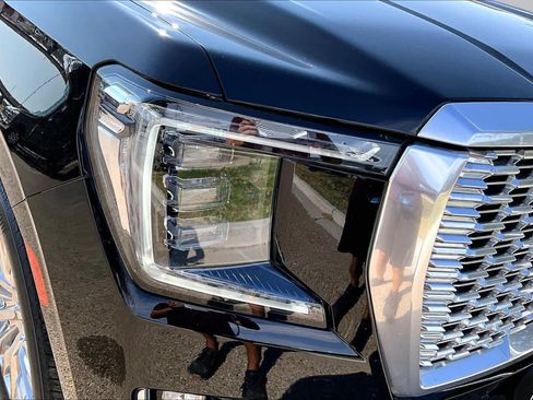 Used 2024 GMC Yukon Denali w/ Advanced Technology Package AWD/4WD image 36