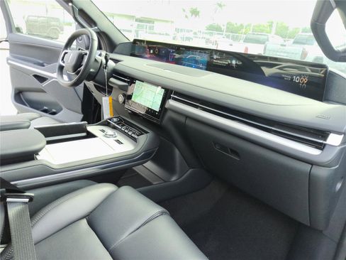 New 2026 Lincoln Navigator Reserve AWD/4WD image 24