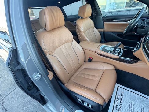 Used 2020 BMW 750i xDrive w/ Autobahn Package image 33