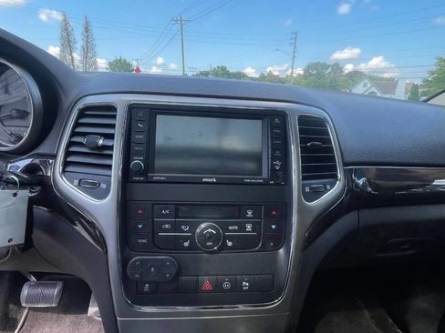 Used 2012 Jeep Grand Cherokee Laredo AWD/4WD image 19