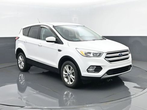 Used 2019 Ford Escape SE image 3