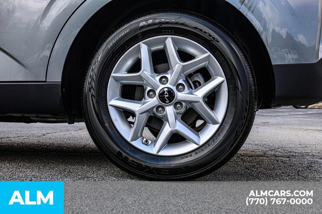Used 2025 Kia Soul LX w/ LX Technology Package FWD image 16