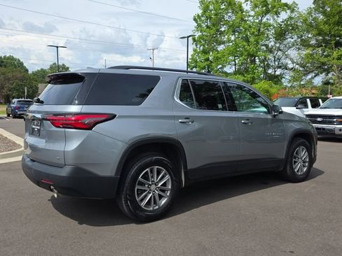 Used 2023 Chevrolet Traverse LT FWD image 5