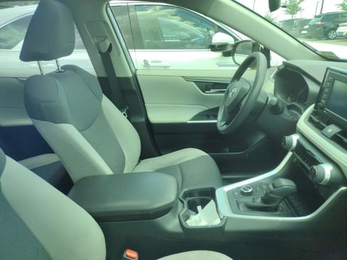 Used 2020 Toyota RAV4 XLE w/ Convenience Package AWD/4WD image 4