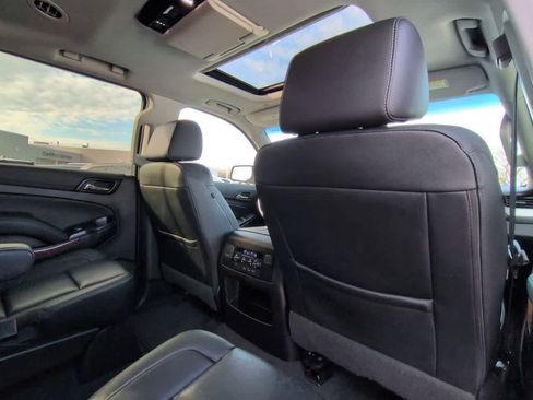 Used 2019 Chevrolet Suburban Premier image 18