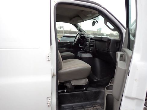 Used 2017 Chevrolet Express 2500 image 8
