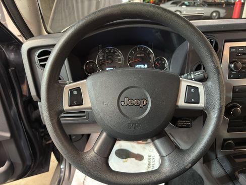 Used 2008 Jeep Commander Sport AWD/4WD image 17