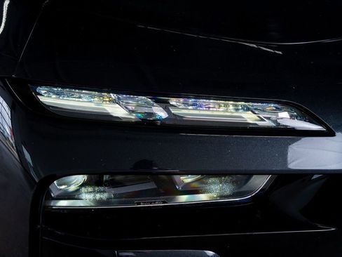 Used 2023 BMW 760i xDrive w/ Executive Package image 19