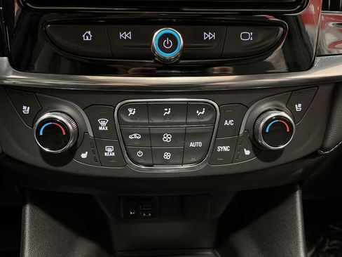 Used 2023 Chevrolet Traverse High Country AWD/4WD image 39