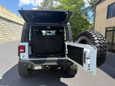 Used 2021 Jeep Wrangler Sport AWD/4WD image 21