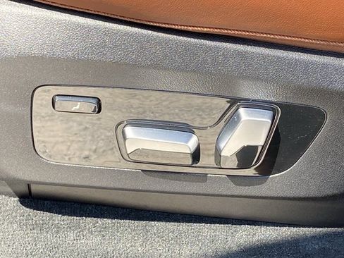 Used 2025 BMW X7 xDrive40i AWD/4WD image 23