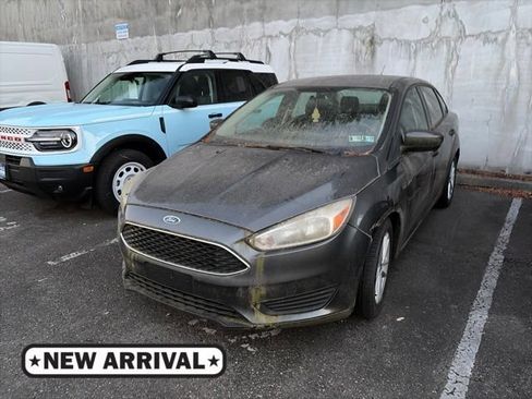 Used 2014 Ford Focus SE FWD image 1