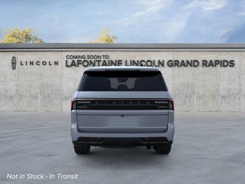 New 2026 Lincoln Navigator Reserve image 5