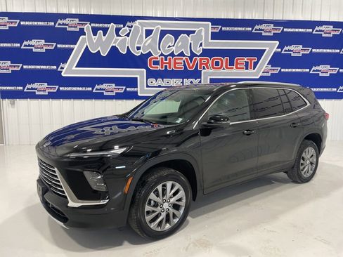 Used 2025 Buick Enclave Preferred image 2