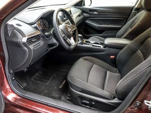 Used 2024 Nissan Altima 2.5 SV image 9