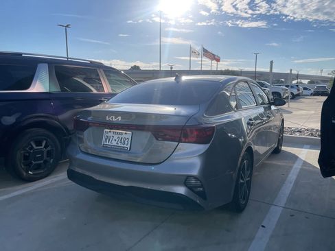 Used 2022 Kia Forte LXS FWD image 3